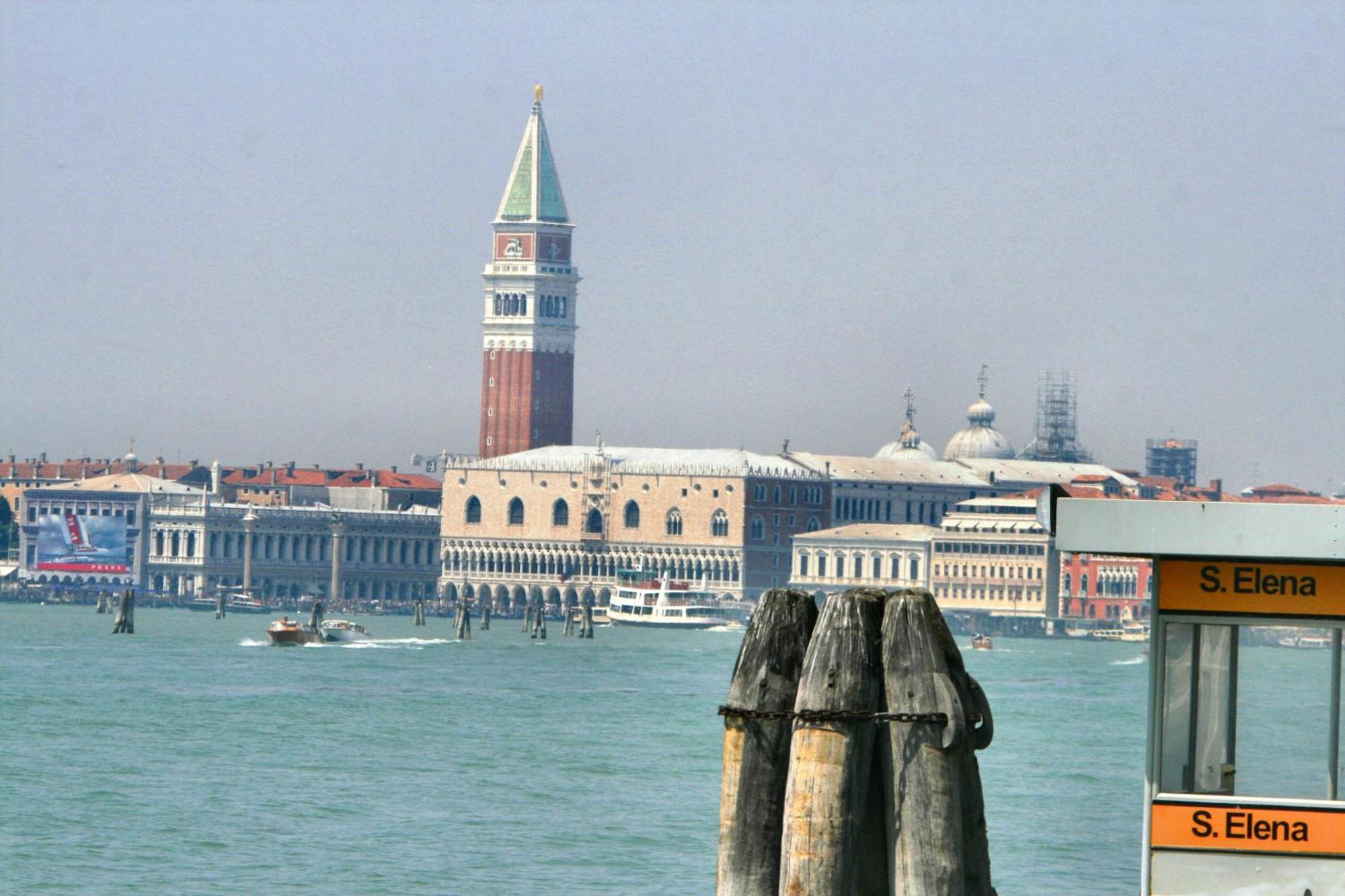 Queen House Venezia Exteriör bild