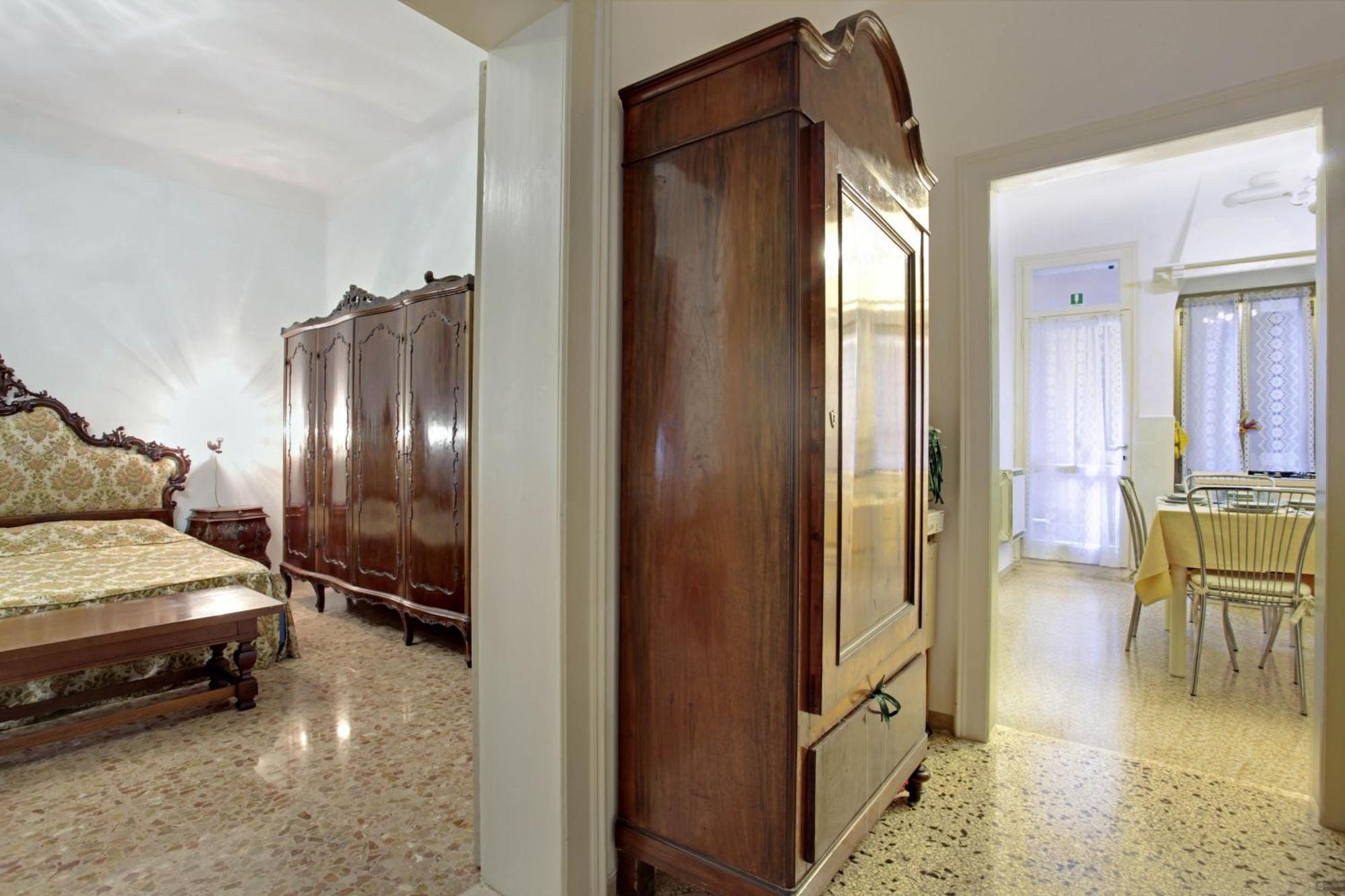 Queen House Venezia Rum bild